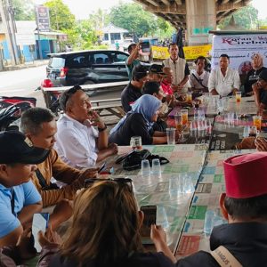 Puluhan-insan-pers-Cirebon-justru-memilih-bersimpuh-dalam-kesederhanaan-untuk-merayakan-momentum-Halal-Bihalal