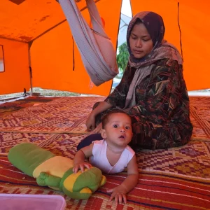 bayi-bireuen-lebaran-tenda-pengungsian-kantor-bupati