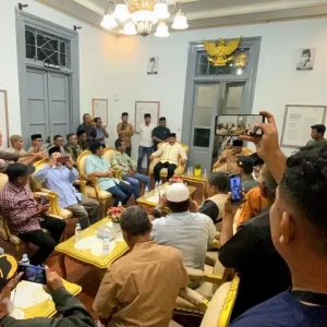 bupati-bireuen-mukhlis-temui-wartawan-kritik-media-pendopo-bireuen