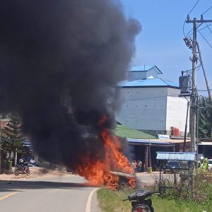 mobil terbakar mobil terbakar